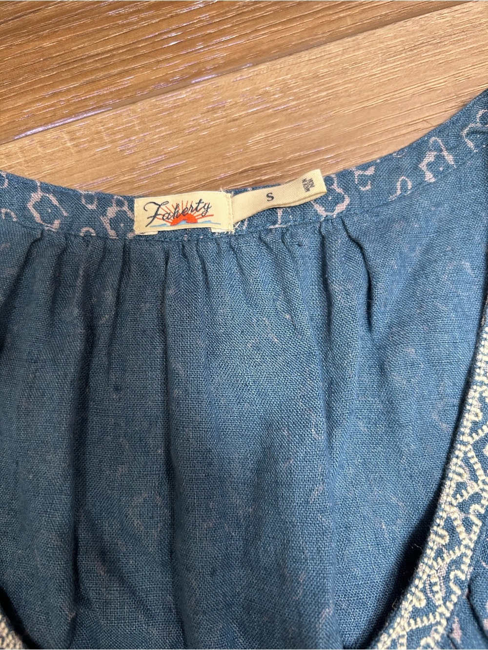 Faherty Isla blue linen denim embroidered sleeveless crop tank top size small - Picture 7 of 11